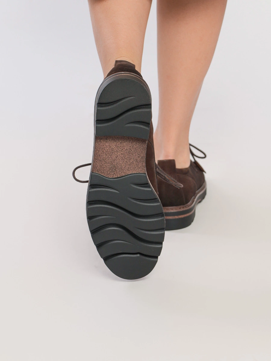Полуботинки-дерби коричневого цвета на низком каблуке